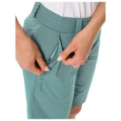 Short De Rando Vaude Women's Farley Stretch Shorts Dusty Moss -Plein Air Sports Équipements Magasin 73cae1668fcb386cc7c516209c7f24f477a8ab75 E22VAUDTEB2220323 10